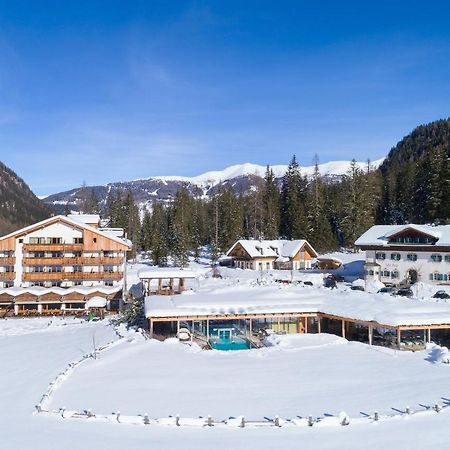 Sexten Hotel Dolomitenhof & Chalet Alte Post מראה חיצוני תמונה