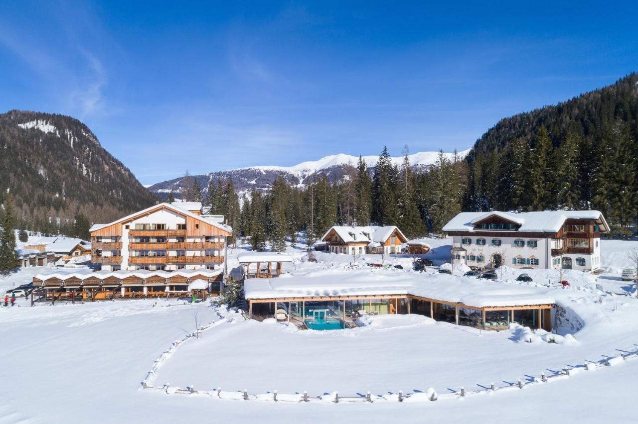 Sexten Hotel Dolomitenhof & Chalet Alte Post מראה חיצוני תמונה