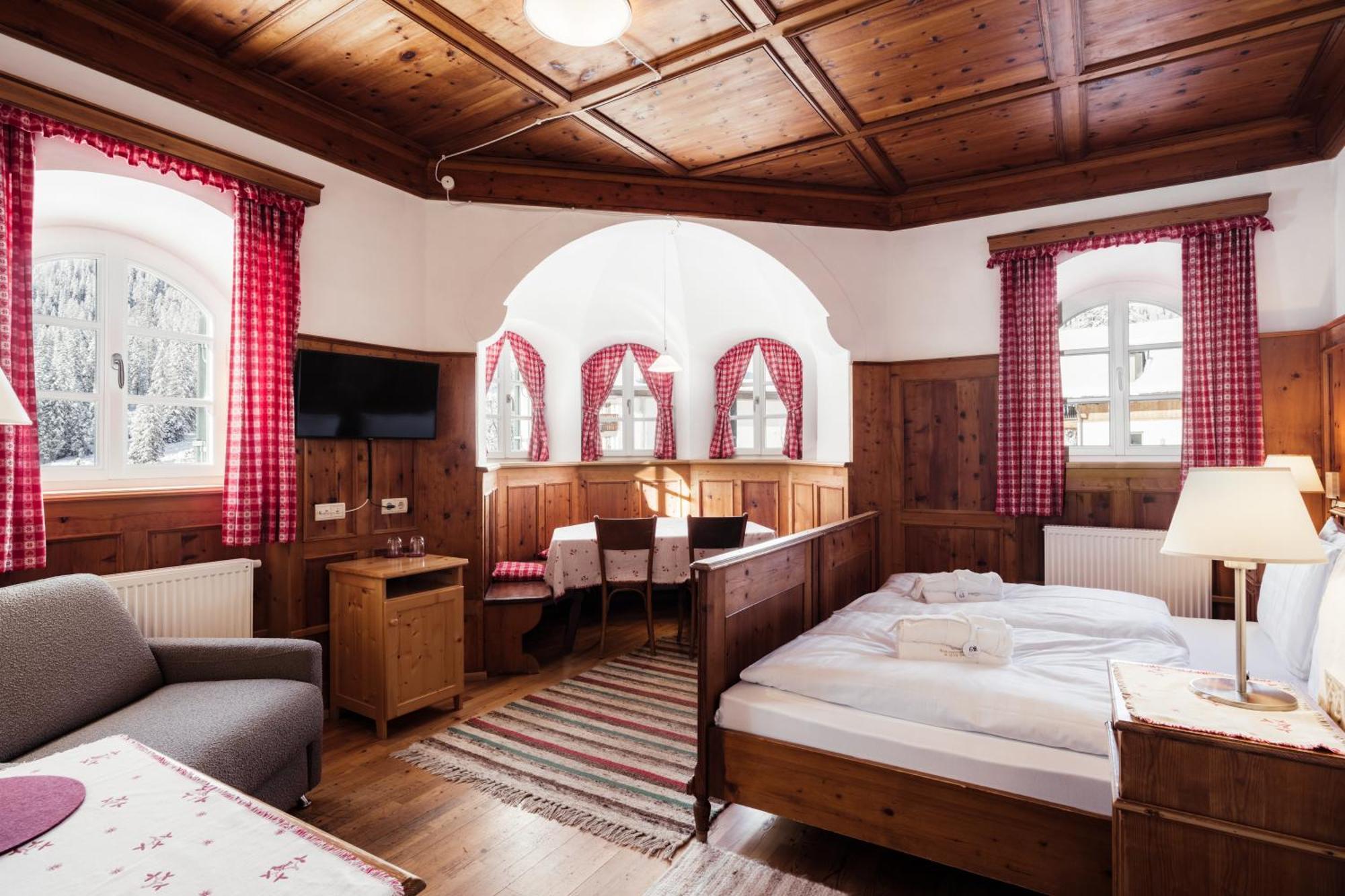 Sexten Hotel Dolomitenhof & Chalet Alte Post מראה חיצוני תמונה