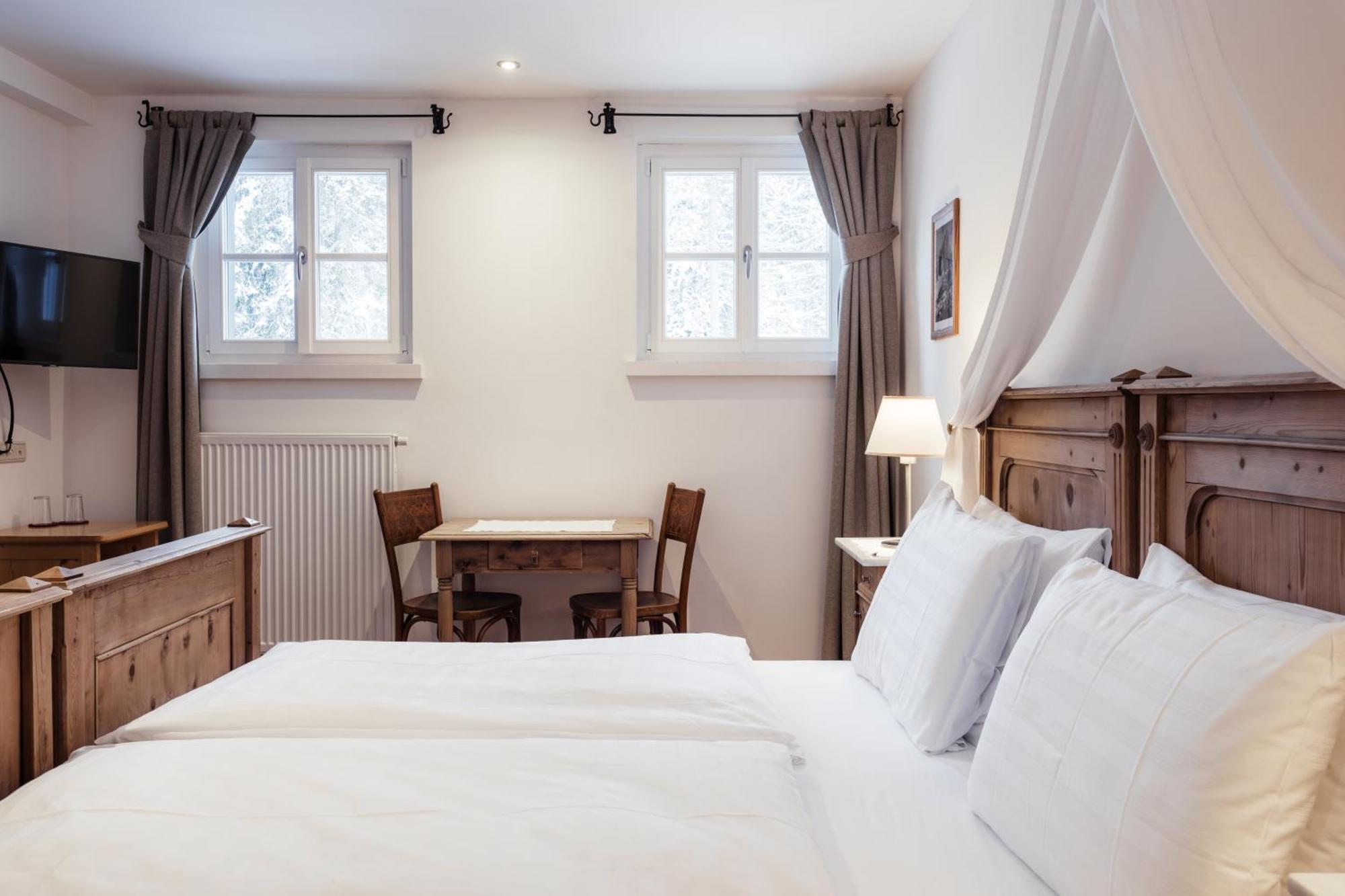 Sexten Hotel Dolomitenhof & Chalet Alte Post מראה חיצוני תמונה