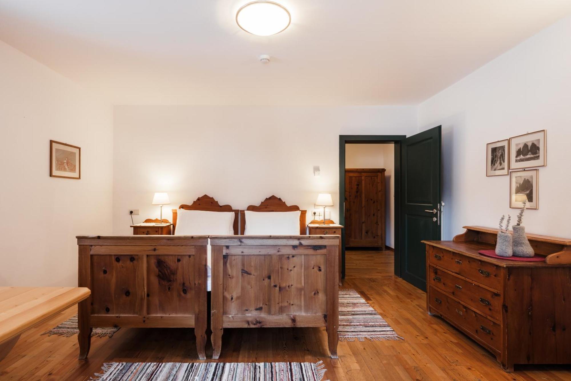 Sexten Hotel Dolomitenhof & Chalet Alte Post מראה חיצוני תמונה